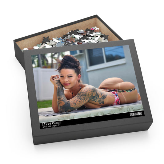 Poolside Evelin Puzzle (120, 252, 500-Piece)